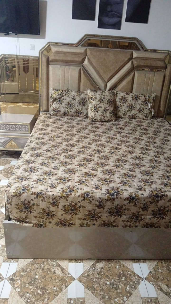 غرفه نوم للبيع سعرها مليون نص بيهه مجال ***********
