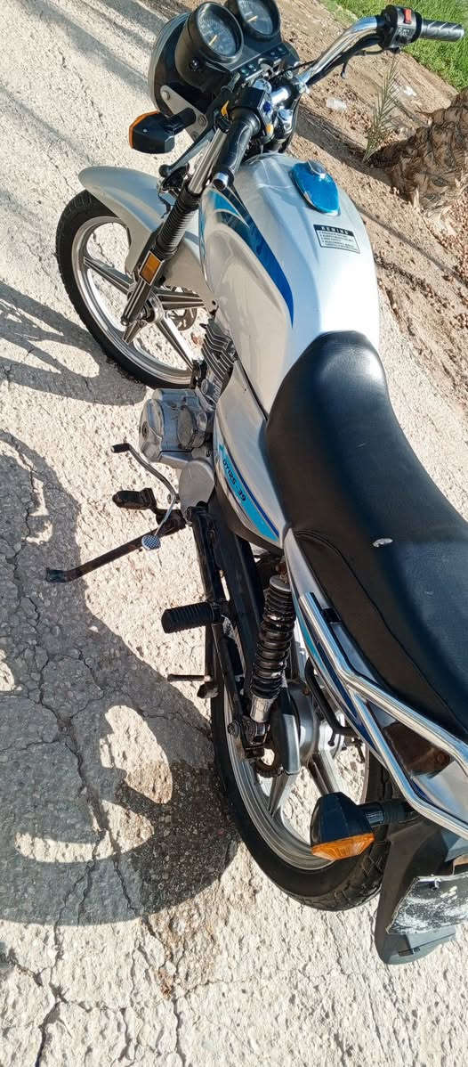 للبيع دراجه دايوان موديل 18 حلوه الدراجه ونظيفه كهربائيات كلها شغاله اوراق اصولي السعر 650 وبيها مجال بسيط محرك ناعم خير من الله مكاني كربلاء غرب الامام عون ***********
