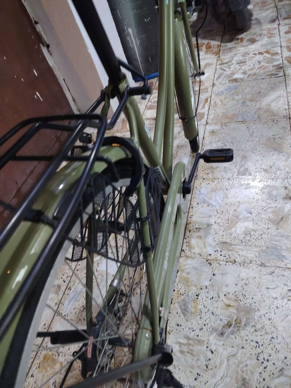 السلام عليكم باسكل بطه حجم 26 باسكل جديد قبل اسبوع اشتريته زيرو كربلاء حي الامامين سعر 120 وبي مجال لشراي واتساب فقط ***********
