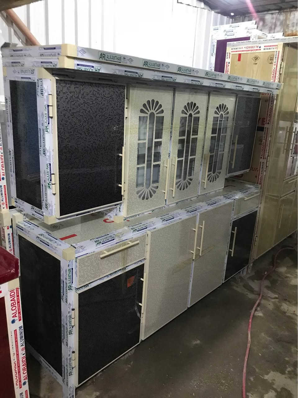 تخفيضات كاونترات مترين شرط شرط التزكام بليت واحد ملم نرماده حفر جرارات شفط نقش cnc تاج وكلوبات شغل درجه اولى ب400 واذا وياه سنك متر وربع مرمر ب600 يصير اللون حسب الطلب العنوان ناصريه شارع الاخلاص *********** ناصرية, ذي قار
