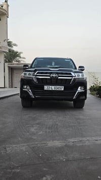 لاندكروز VX.R • ٢٠٢١ • محرك ٥٧٠٠ V8