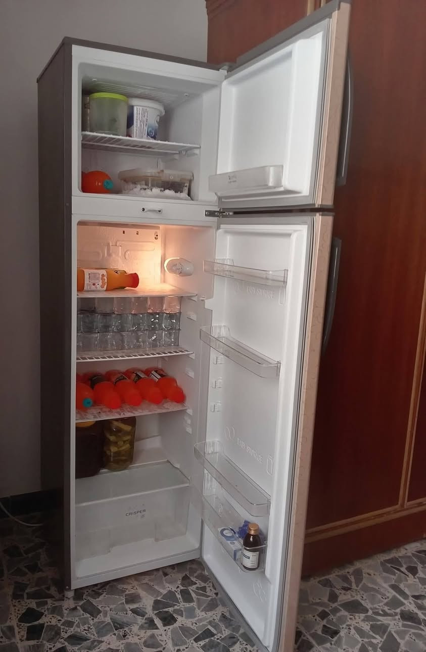 السلام عليكم
#متاح ثلاجة يونيڤا Univa حجم وسط كما موضح
ثلاجة نظيفة جداً أخت الجديدة ✅
ثلاجة تجميد وتبريد فول وعالفحص ✨
السعر ٢٥٠ الف وبيه مجال للشراي 
للإستفسار ***********
او مراسلتي على الخاص 
المكان:- الأنبار_قضاء عــٰنه 💎

