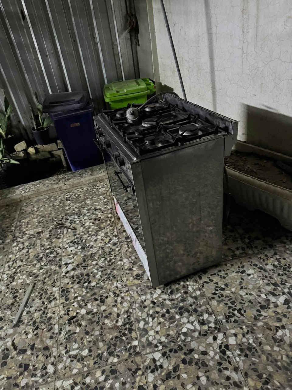 سلام عليكم 
طباخ عشتار قديم للبيع 
جميع العيون شغاله 
المكان بغداد الشعب 
السعر 75 وبي مجال
***********
