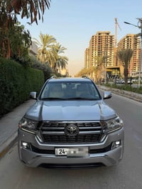 لاندكروز 2017  اعلى فئه Vxs✅ V8_5700 لون رصاصي  رقم دهوك تحويل ثاني يو...