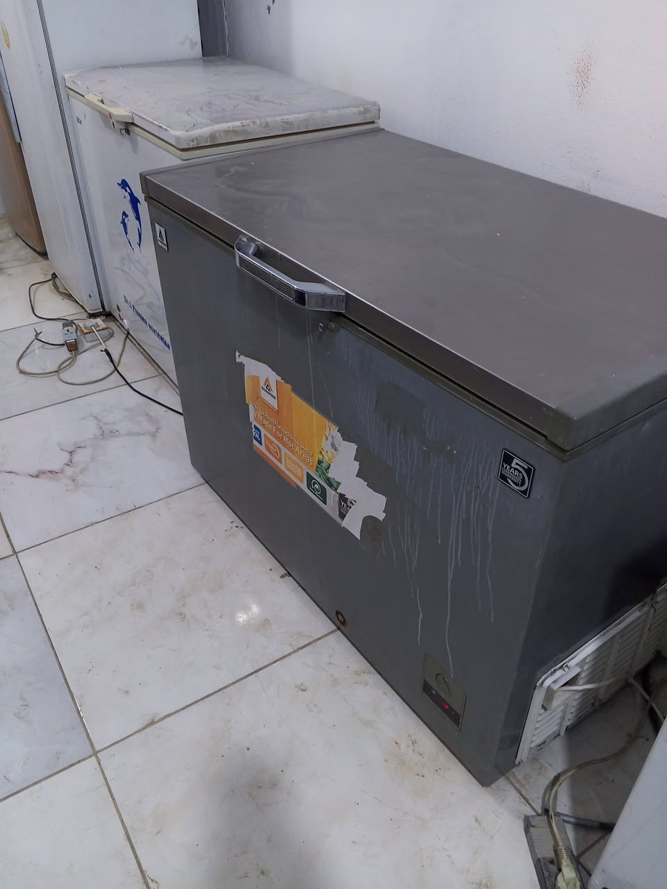 ثلاجة • للبيع