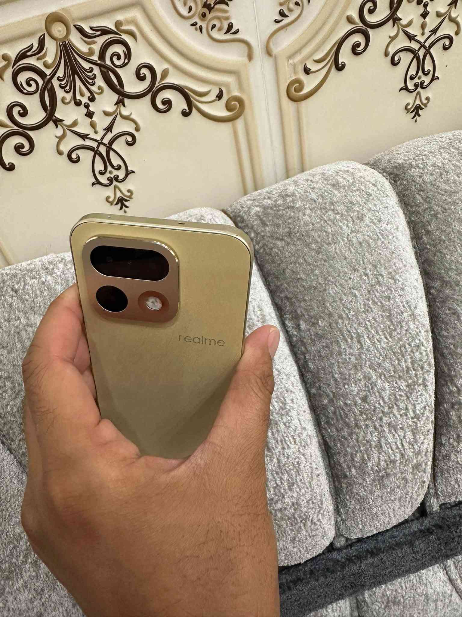 ريلمي 16 برو الذي يأتي بشاشة AMOLED قياس 6.78 بوصة بدقة +1.5K ومعدل تحديث فائق يبلغ 144 هرتز، مع سطوع قوي يصل إلى 6500 شمعة، ويعمل بمعالج Dimensity 7300 Max من ميدياتيك. الهاتف مزود بكاميرتين خلفيتين: الأولى رئيسية بدقة 200 ميجابكسل والثانية واسعة بدقة 8 ميجابكسل، إلى جانب كاميرا أمامية بدقة 50 ميجابكسل. ويحتوي الجهاز على بطارية ضخمة بسعة 7000 مللي أمبير تدعم الشحن السريع بقوة 80 واط، كما يأتي بتصميم مقاوم للماء والغبار وفق تصنيفي IP68 وIP69K. السعر 500 بيه مجال مكاني الديوانيه توصيل موجود بل اعتماد اتصال ***********

نص مكتوب في الصور:
- 80 2:47 حول الجهاز 16 Pro 5G realme ui 7.0 الإصدار مُحدث اسم الجهاز realme 16 Pro 5G مساحة التخزين 28.5 غ.ب / 512 غ.ب المعالج Dimensity 7300 Max البطارية 7000 مللي أمبير في الساعة (نموذجية) RAM 8.00 غ.ب + 10.0 غ.ب الكاميرات أمامية 50MP خلفية 200MP+8MP