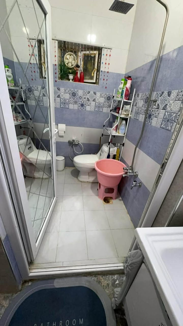 دار للبيع بناء حديث🏠
 المساحة: 50 متر مربع (بناء حديث)
 الموقع: بغداد – الشعب / حي البساتين
تفاصيل وتصميم الدار: الواجهة 5 و النزال 10 م
 🛏️ 3 غرف نوم واسعة
 🛋️ استقبال مستقل
 🍳 مطبخ بتصميم حديث
 🚿 مجمع صحيات عدد (2)
📞 للاستفسار والتواصل:
***********
📍 مكتب المصطفى للعقار
بغداد – الشعب / حي البساتين
أهلاً وسهلاً بكم في أي وقت للمعاينة والاستفسار!
