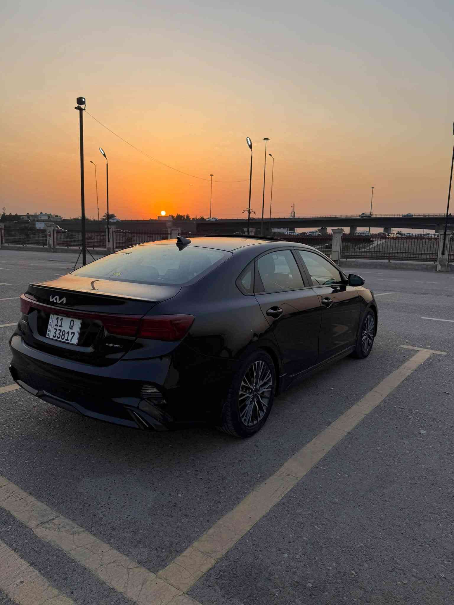 كيا فورتي جي تي لاين موديل 2023
لون اسود لامع. ماشية 70,000 km 
فول مواصفات
محرك 2000 دوش
-بصمة
-فتحة سقف
-شاشة كبيرة
- تشغيل عن بعد
- لد نهاري
-هاند بريك بصمة
-كامرة دوارة
-كشنات تطريز تطعيم جلد
-تحديد مسار
-اوتو هولد
-نقاط عمياء
-توقف ذاتي
-رادارات 360
وباقي المواصفات المعروفة
حادث السيارة الجاملغ. والباب مال جهة السايق مبدلات اصلي وكالة وبيه صبغ شبر بالهلال مال جاملغ الخلفي اثر شخط بدون ايرباك
3kpf54ad4pe590497 : رقم الشاصي 
السعر ١٤٧ وبيها مجال 
مكان السياره بغداد حي جامعه 
رقم الهاتف ***********

نص مكتوب في الصور:
- BIDCARS