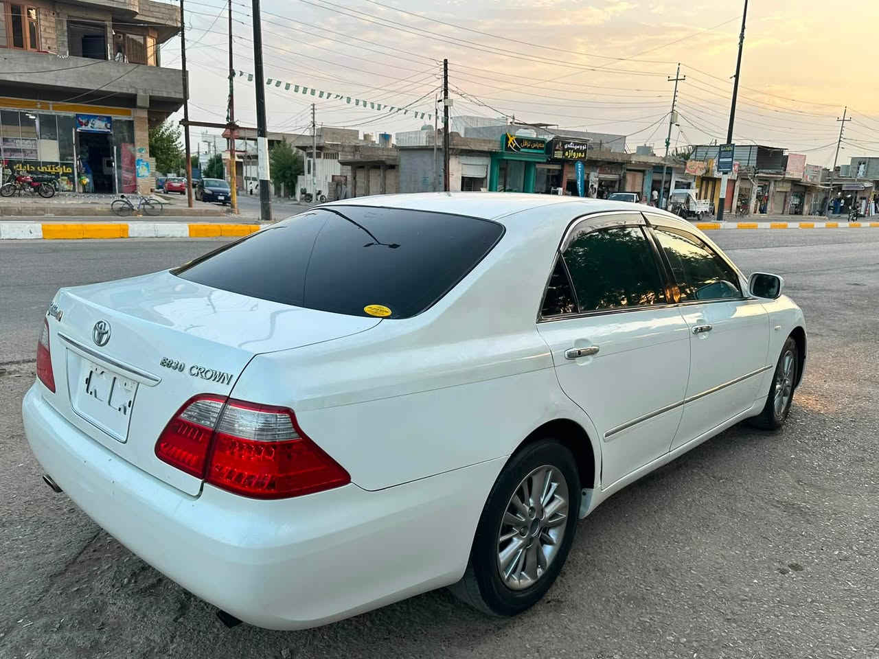 شاهانە ٢٠٠٦ بڕاوە
بێ کۆد تازە داخڵ 
مەکینە بچوک گێڕ گەورە ١٨٠
٢ دووگمە
ناوزەرد 
ویل نەوتی 
زۆر لۆک و بێ مەسروف 
١١٠٠٠٠کم ڕۆشتوە
هەموو گیانی بەشەرت 

***********
