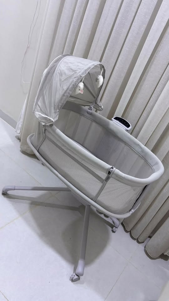 كاروك وهزاز كهربائي للأطفال من Mastela للبيع
1- حالة ممتازة ونظيفة جداً وكلش قليل استخدام .
2- هزاز كهربائي بأكثر من مستوى للحركة .
3- يحتوي على موسيقى وأصوات مهدئة مع إمكانية التحكم بارتفاع الصوت .
4- مظلة علوية مع ناموسية لحماية الطفل من الحشرات.
5- يحتوي على ألعاب معلقة لتسلية الطفل.
6- جوانب شبكية تساعد على التهوية ومراقبة الطفل.
7-  تصميم يمكن فتحه من جانب الام 
8- تحكم سهل من ماركة Mastela تدعم USB/Bluetooth.

سعر شرائه بالسوق 160 الف

سعره حالياً 100 الف فقط

***********
