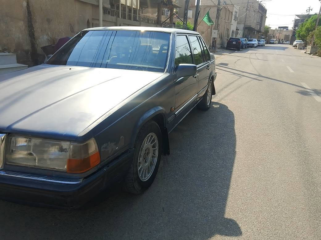 السلام عليكم
فالفو موديل1992 كير ومحرك بطه جدد ترايك وين متريد  الكهربائيات كله شغاله بلادي فقط الدشبول بيه كسور، الرون كيلو متر بانزين كله شغال للاستفسار *********** السعر 30 وبيه مجال. النجف, العراق
