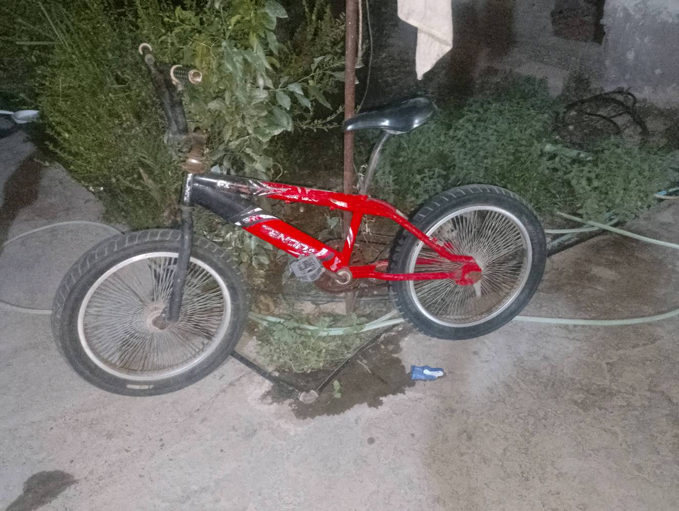 بايسكل BMXنضيف كلشي مابي حجم 20 السعر 30قفل العنوان بغداد الشعب مستعجل ع البيعه
