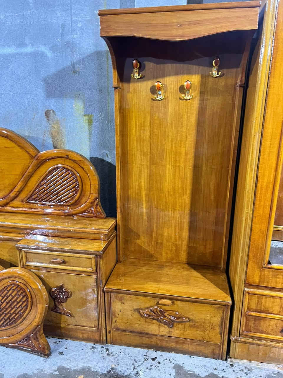 سلام عليكم غرفه تزكام نجاره صاج بورمي مستخدمه نظيفه ثكيله السعر ٩٠٠ العنوان الحله ***********
