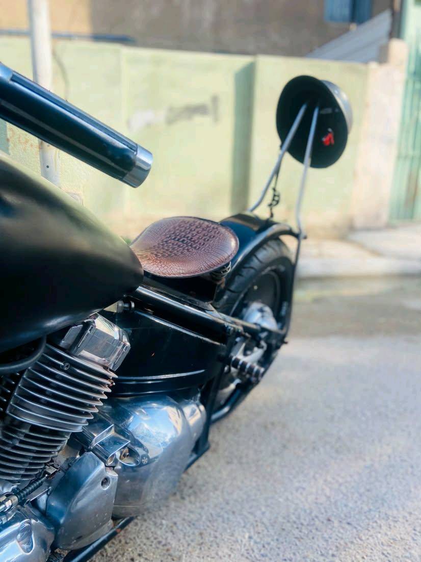 السلام عليكم
ياماها دراك ستار 400 بدون رقم
موديل 2002 سبورت 
الدراجة سبورت، كاردن مو زنجيل، وانسى صوت الزنجيل.
• بيها مقابض جمجمة
• تانكي داخله جديد وبلادي
• كب أمامي وخلفي فايبر كلاس
• استراحات أمامي وخلفي
• دبلات أمامي وخلفي، خير من الله
• بريك أمامي وخلفي شغالات
• تاير أمامي وخلفي نقشة وحدة وبحالة ممتازة
• كير ومكينة كفالة عامة
• الكهربائيات كلها شغالة
• كزوز كاتم بلادي، خرسة الدراجة ما شاء الله
• بيها إدامة كاملة ومعتنى بيها
النواقص: صفاحية اليمنة فقط.
السعر: مليون و500 ألف، والشراي يدلل.
المكان: بغداد – الحرية
للاستفسار: ***********
