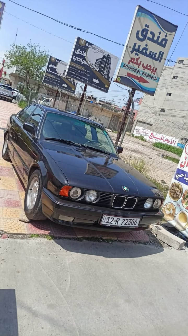 BMW 525
موديل 1991 جامات كهرب 
كير عادي  شرط التحويل سياره بسمي سنويه جديده هزه جديده
شرط كفاله عامه من كلشي  السعر 60$وبيها مجال 
مكاني موصل الايسر

***********
