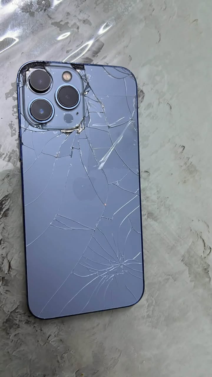 13برو ماكس
بطاريه ٨٠
١٢٨ذاكره
ضهر مكسور
وشاشه بي تجاريه 
سعره 300الف وبي مجال قليل 

***********واتساب متواجد
مكلف بالنشر
