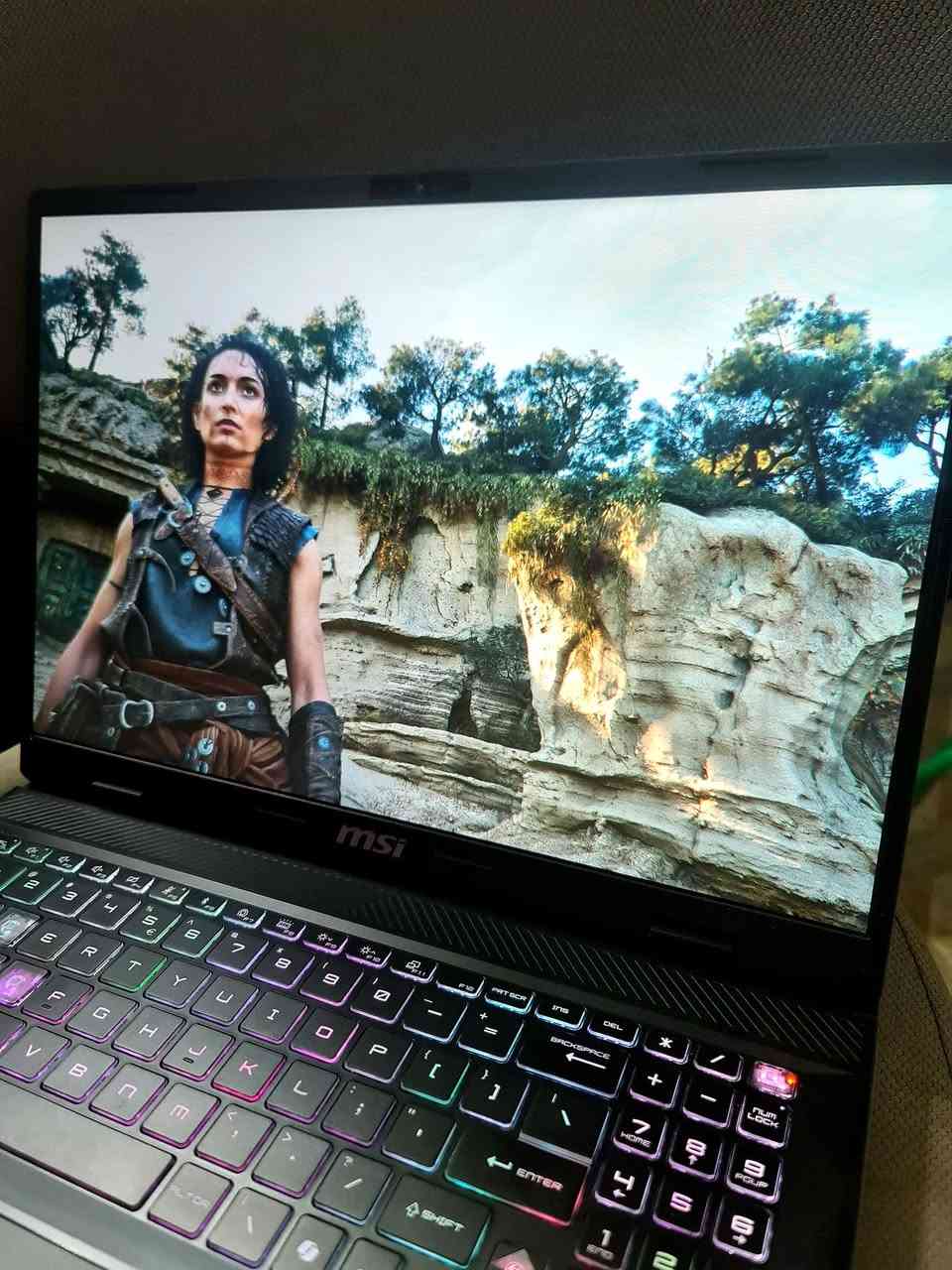 لابتوب الكيمنك من Msi فئه SWORD باعلى فئه HX 16 الاحترافيه 
لابتوب نضافه عاليه مستخدم قليل مضمون اكيد 
ياتي بالعتاد الاتي 
شاشه حجم 16.1Inch بدقه QHD الوان 100%SRGB الوان نقيه داينمك 
معالج احترافي من انتل CORE I7-13700 من الجيل الثالث عشر فئه HX الاحترافيه لأثقل اداء بعدد 24وحده معالجه 
كرت الشاشه المنفصل من انفيديا RTX 4070-8GB أداء عملاق بواطيه 130W 
رامات سعه 16GB نوع DDR5 قابل التطوير
هارد 512M.2 قابل التطوير
كيبورد احترافي ميكانيكي بامكانيه تخصيص لكل زر اضاءه تفاعليه 
بادر جدا تحت الضغط بنضام تبريد سائل 
بطاريه ساعتان وحسب 
اكيد اللابتوب احترافي بكل المقاييس بامكانيه تشغيل كافه الكيمنك الثقيل بتفعيل خاصيه DLSS-5 لمضاعفه الاكرافك
تم تثبيت العاب تثقيله بتفعيل خاصيه DLSS-5 بسلاسه تامه 
الملحقات شاحن الاصلي و قاعده تبريد
السعر مليون و ٥٨٠ الف فقط
بغداد و متوفر توصيل
للتواصل***********

