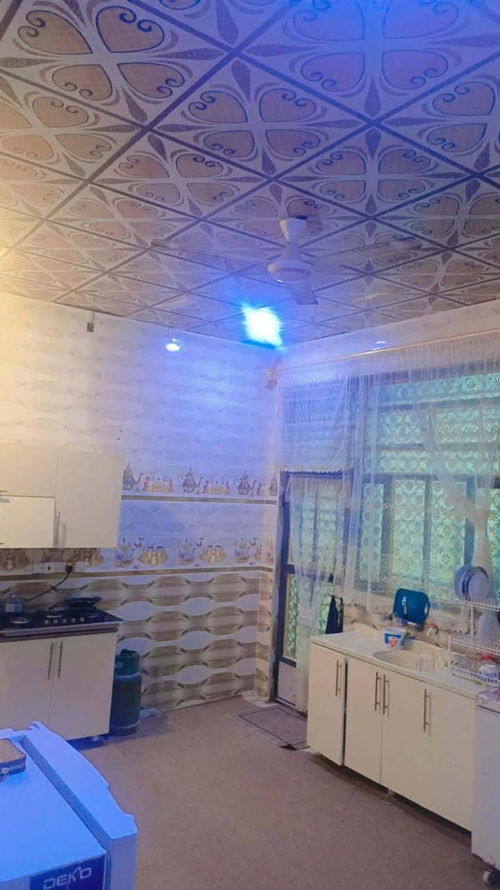للبيع بيت منطقه ابو لخصيب لوسطي قريب لسايدين قرب مدارس طيور لخصيب بصفهن مباشر مكان مميز ومرتب وشارع ناسه مثقفه مساحه لبيت ٢٠٠ متر أواجه عشره وانزل ٢٠  سعره ١٥٠ قابل للتفاوض بناء حديث طابقين
الاستفسار الاتصال ***********
