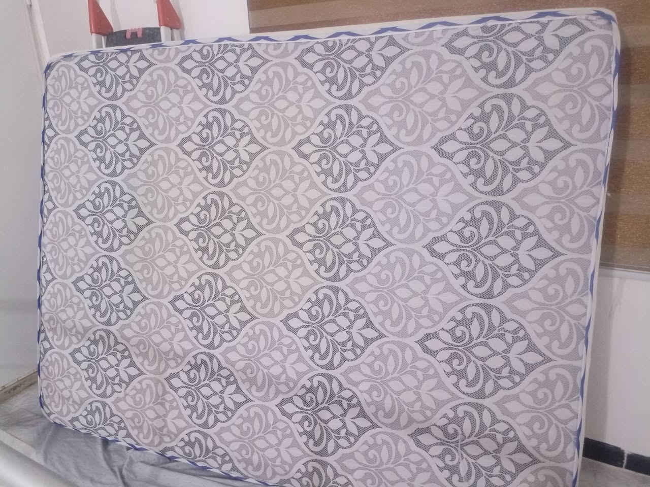للبيع دوشك نفرين قياس 200*150 
مامستخدم السعر 100 وبيه مجال 
المكان الحر 
للاستفسار الاتصال على الرقم 
***********
