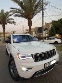 لمتد ٢٠١٧ • في٦ ٣٦٠٠ • كراسي جلد