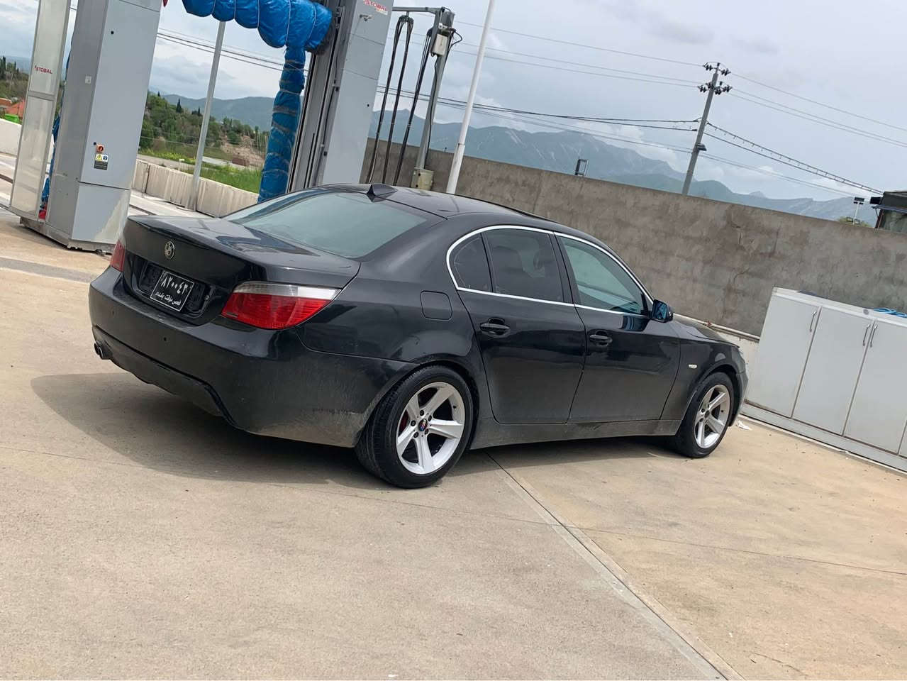 BMW e60 2005 دوبەی سااااخ مەکینە ٥٢٨  بێ دەعمو لێدراوی بەپارەی براوەیەک بۆ زانیاری زیاتر تێلکەن لەخمەتانام لە سلێمانیم *********** السليمانية, العراق
