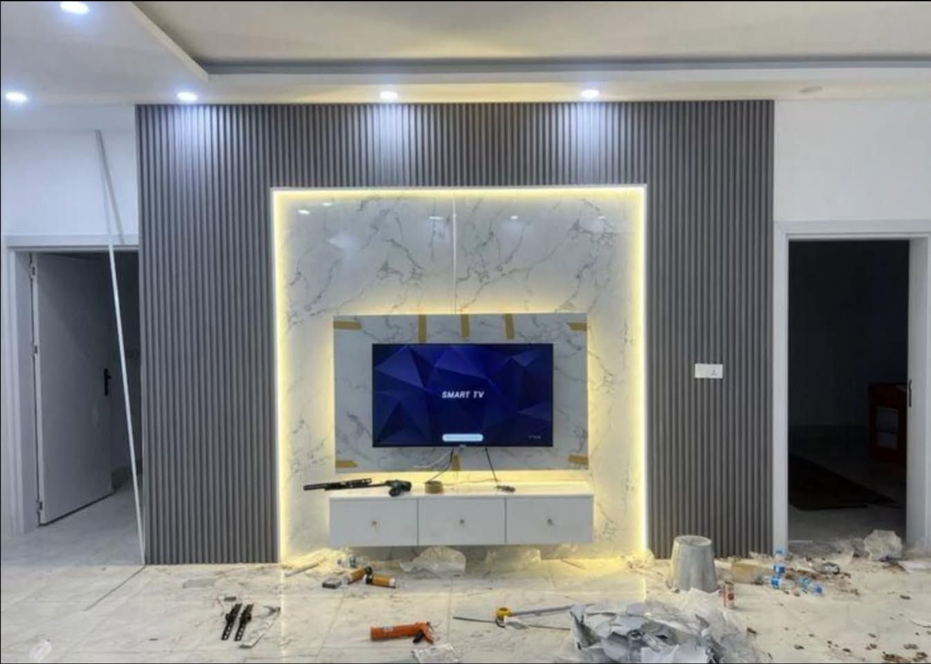 صبغ وديكورات داخلي وخارجي 💙
تغليف بديل خشب ورخام سحبات مودرن تركي 

ورق جدران وعملنه يشمل ترميم البيوت المتهالكه *********** مجموعه من اعمالي داخل الصور
