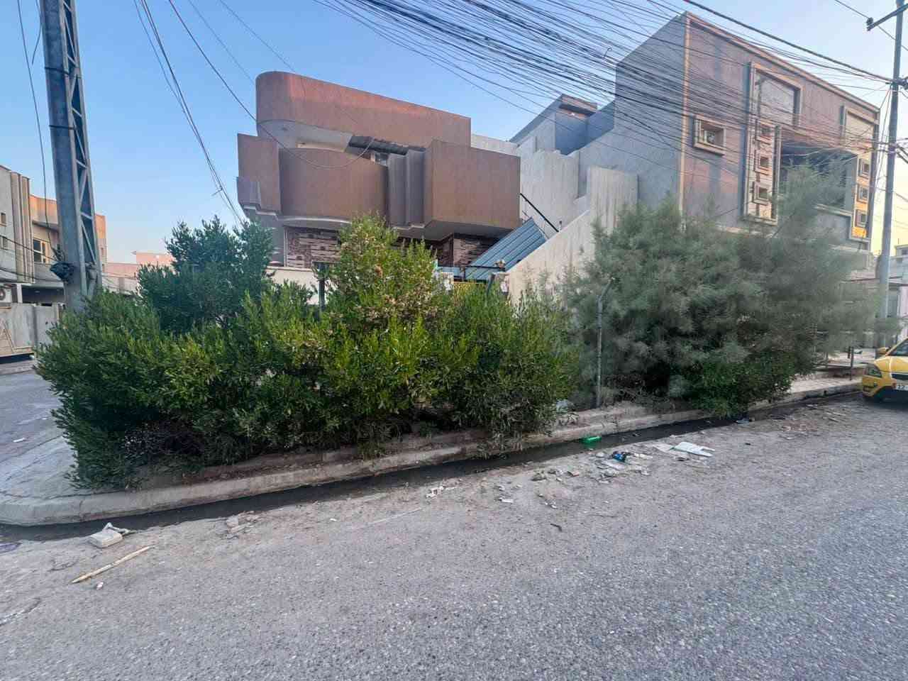 للبيع للبيع
دار طابقين معزول 150متر ركن بناء 2018
حي السماح الاركان على شارع 20 المدخل الرئيسي 
معزول عزل تام
ط١/كراج واستقبال ومطبخ وصحيات وغرف نوم عدد٢ 
الطابق الثاني معزول عزل تام
غرف نوم عدد٢ مطبخ استقبال صحيات
***********
***********
مراجعة مكتب عمار الهزاع لتجارة العقارات
