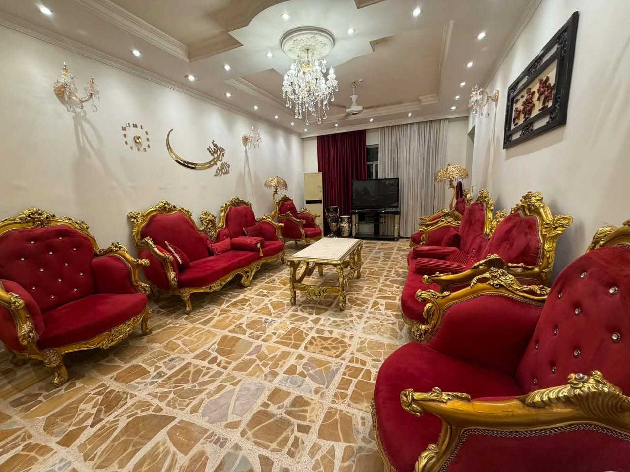 سلام عليكم تخم نضيف مصري دمياط مع طبلات وسطيه وجانبيه مرمرالسعر مليون و 600 الاتصال ***********   بغداد العامريه
