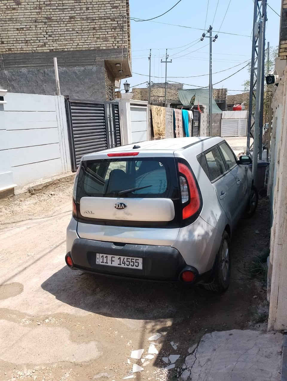 كيا صول موديل2015  رقم بغداد اللون سلفر /فضي/ محرك 1600 GDI ماشية 71 الف / سعر 88
محرك 1600 gdi 
ضررها اربع قطع صبغ بدون دواخل
اللون سلفر فضي 
تبريد بحالة فوق الجيدة
حدادية جيدة 
باتري جديد 
تايرات جيدة 
داخل السيارة نضيف  لون اسود 
سنوية جديدة بأسمي رقم انكليزي 
محرك لا تبخير ولا تنقيص ولا دفانز 
السيارة مكانه بابل / مركز الحلة / ***********
