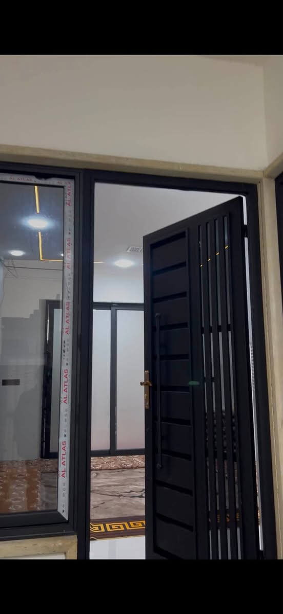 بيت للبيع في غرفة التجاره علا طريق تلكيف 120 متر قريب جدا علا شارع تلكيف خدمات كامله ماء كهرب تبليط بناء حديث 2026 جنس العقار جمعيه غرفة تجاره معروفه بل موصل البيت طابقين معزول الاول عن الثاني بل كامل 
الاسفسار اكثر الاتصال بل ارقام التاليه واتساب وخط 
*********** كورك واتساب 
***********اسيا
