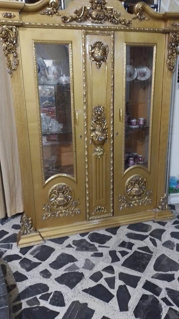 سلا م عليكم غراض منزليه راسي ميز طعام وكراسي كامل غراض كامله ونضيفه ومثل ماموضح بل صور سعر 4 مليون بيعن محال
***********
