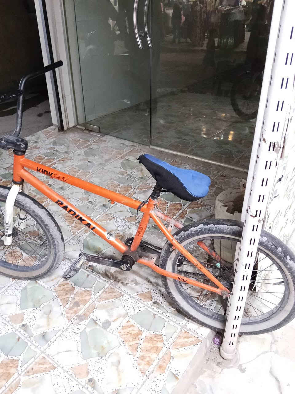 السلام عليكم بايسكل bmx gt تجاري اصلي للبيع السعر 80 وبيه مجال للتواصل *********** موجود واتساب
