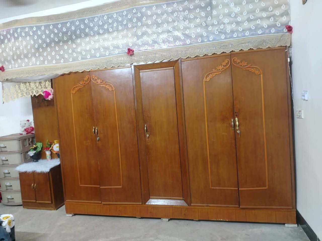 غرفة خشب • جانب اليمن • حي العبور