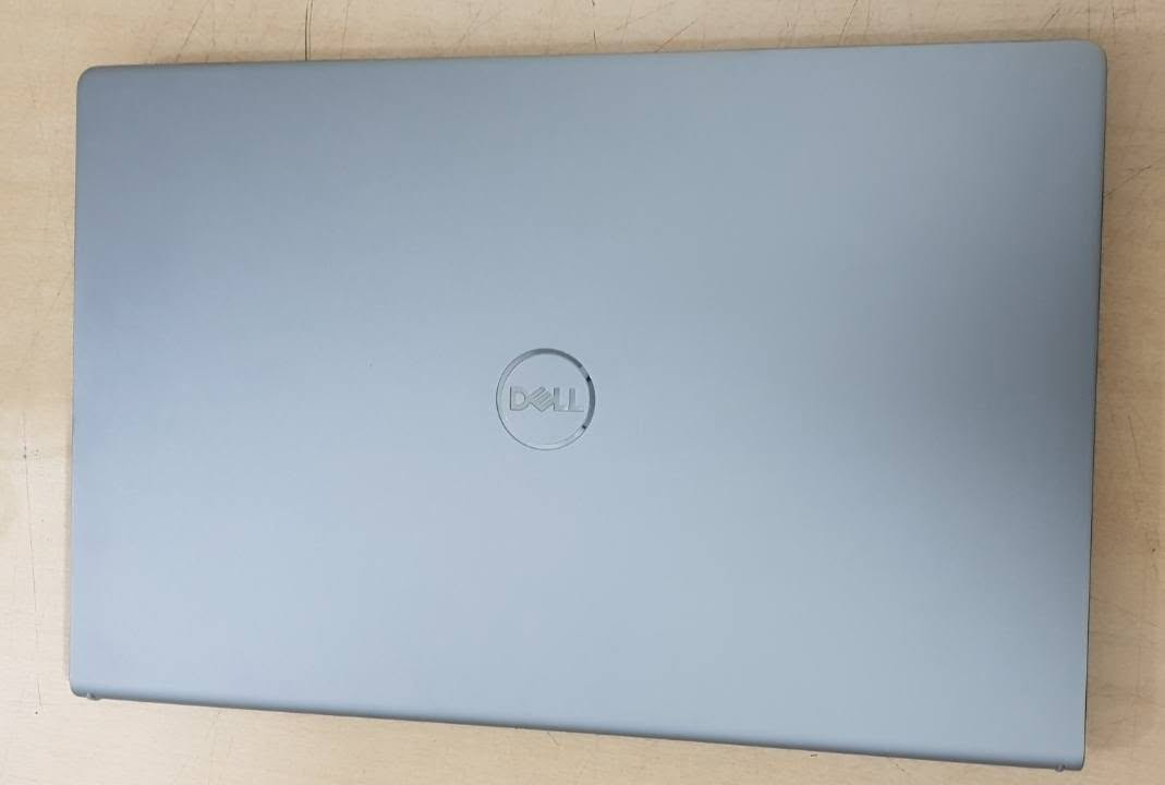 تحية طيبة .. لابتوب DELL وكالة شرق اوسط بحالة اللوك ما يفرق عن الجديد كور اي 7 الجيل 12 ورام 8 كيكا وهارد ssd 512 كارت شاشة منفصل Nvidia  حجم 2 كيكا الشاشة  15.6  اللابتوب نحيف جدا مع الكارتونة

                      (( السعر ثابت 700 الف دينار  ))

Dell Vostro 
المعالج  Core i7  الجيل 12
رام 8 كيكا 
هارد  ssd 512
2g nvidia  منفصل
حجم الشاشة 15.6
بصمة 

 للأتصال عادي و واتساب *********** 
شارع الصناعة اوقات الدوام ( 9 - 4 ) يوجد خدمة توصيل داخل بغداد ولجميع المحافظات لمشاهدة كافة الموديلات 
يرجى زيارة الموقع على الفيس بوك ( لابتوب بشير لاين
