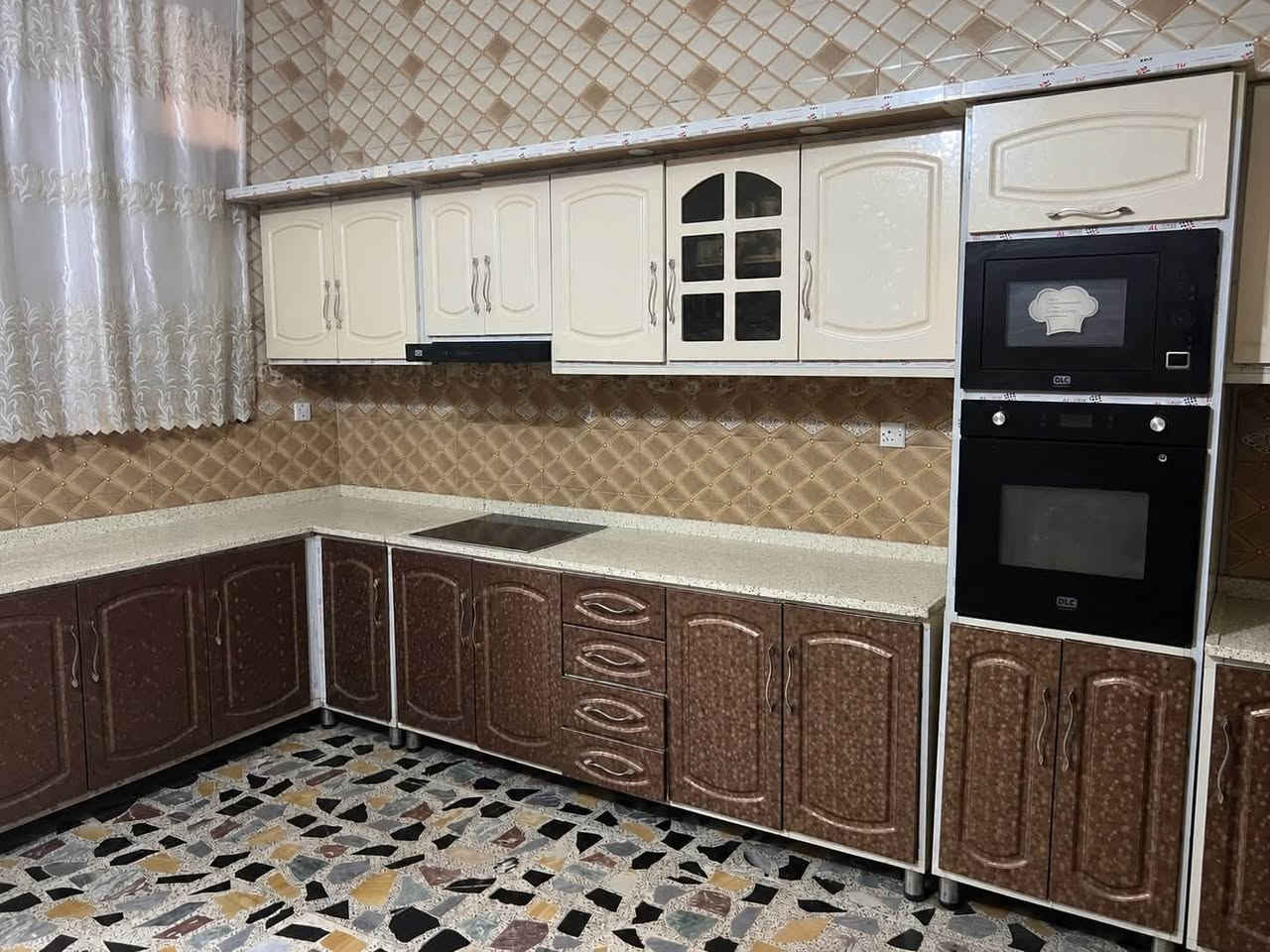 كاونتر للبيع من ارقى نوعيات بعده نظيف جداً واستخدام قليل مع مرمر وسوبر ماركت  وفرن ومايكرويف وطباخ لمس غير مستخدم وساحبة هواء بعده نظيف للبيع السعر خاص المكان بغداد مدينة الصدر 

*********** فقط اتصال الخاص يهمل
