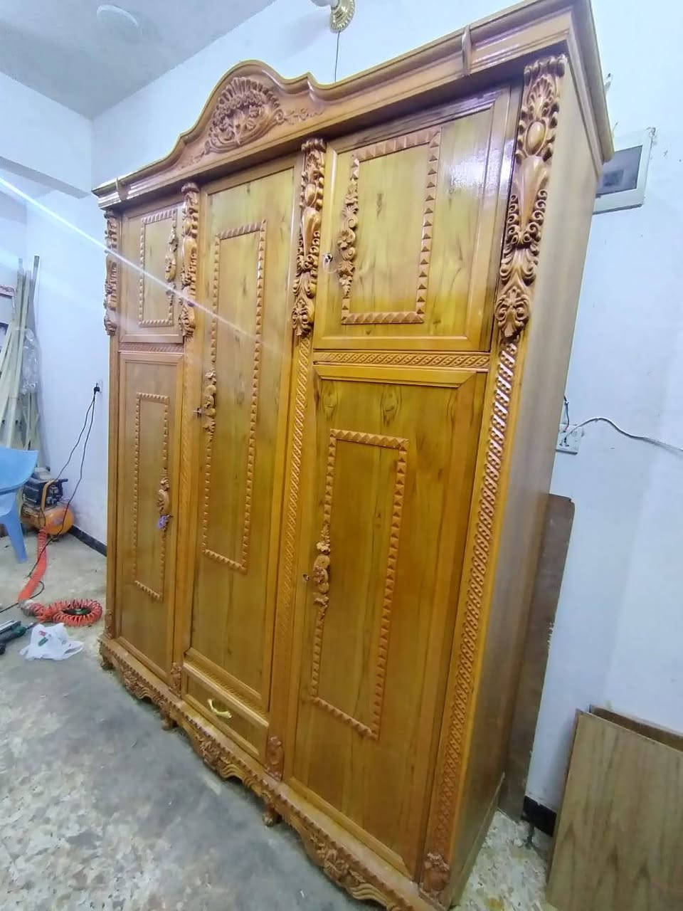 كنتور ٣ بيبان ملحق تفصال استخدام قليل شغل درجة أولى رجلين جعب غزال يعني تكمة ظهر جرجوبة ثكيل نفس ما واضح بالصورة سعره ٢٥٠ نهايته مكان بغداد الشعلة  يوجد توصيل بكروه تواصل بالخاص او*********** واتساب
