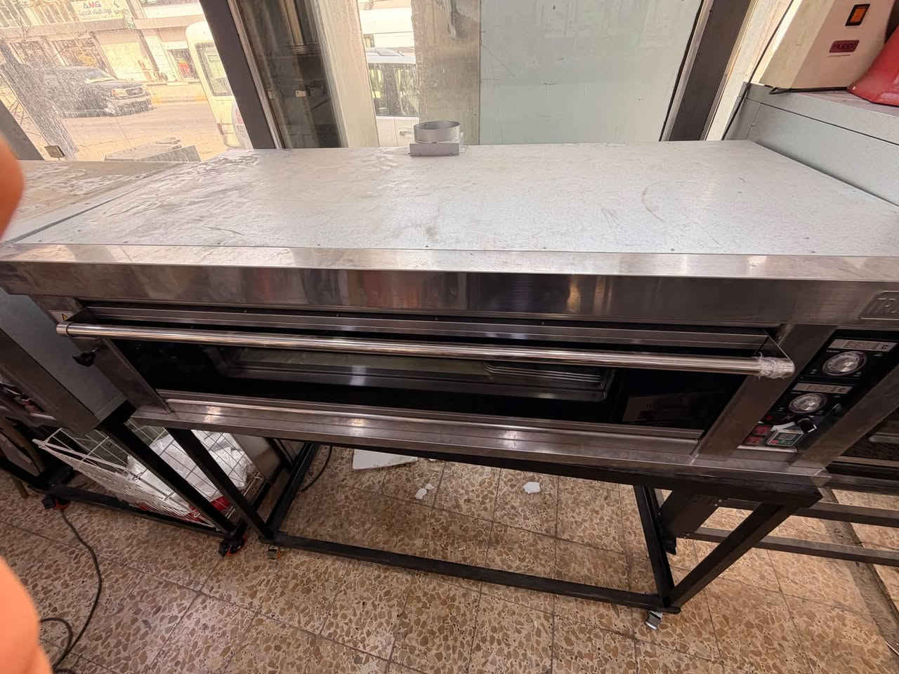 غراض مطعم • نضيفة • مستعجل