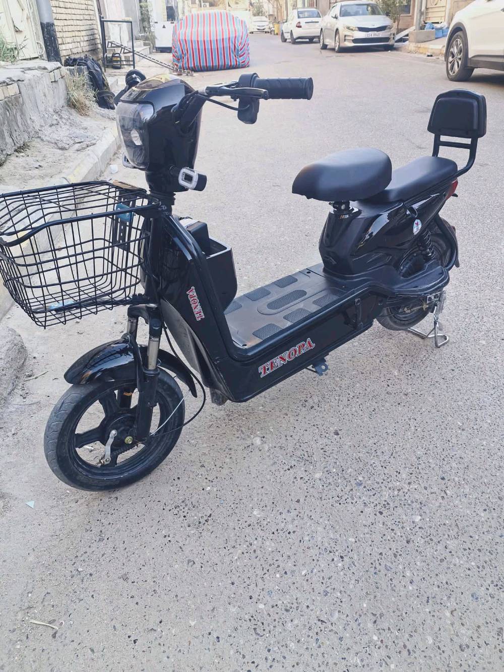 دراجه شحن فول ومكفول ملف بطاريات وملف شرط بصمتين وسوجين تشغيل عن بعد جهاز سرقه. بحاله وكاله قبل سبوعين طالعه م̷ـــِْن محل. وتساب ‏‪***********‬‏
شنو الموديل/الماركة بالضبط مال دراجة الشحن؟ وكم سنة/شهر استخدام إلها؟: 
4بطاريات شرط فحص تمشيك40كيلو بلحشنه وحده. قبل سبوعين طالعه م̷ـــِْن محل 
البطاريات شكد عددها ونوعها وكم أمبير؟ وشنو المدى الحقيقي للمشي بالشحنة الواحدة؟: 
4بطاريات بلاده مال شركه
وين موقعك بالضبط حتى نرتب المعاينة والاستلام؟: 
ناصريه 
السعر النهائي شكد؟ وبيها مجال للمساومة لو لا؟: 
300قابل للتفاوض. بيه مجال للطيبين
ويّاها كل الملحقات والأوراق الأصلية لو ناقص شي؟: 
كامله كل الملحقات وياهه 
