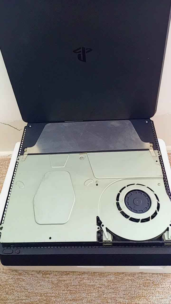PS4 Slim 1 Terabytes 

بلاي 4 سليم غير مهكر (أونلاين) للبيع
مستعمل حيل قليل
نظافة %98 كلش نظيف
هارد 1 تيرابايت
فيرجن 13.52
وياه يدة مضبوطة وواير HDMI وقاعدة شحن
ويا هاي الألعاب:
Black ops 3
Call of duty warfare 3
Fc 26
Rainebow six siege قرص
​السعر 250 ألف وبي مجال بسيط
تتوفر خدمة توصيل

پلەی ٤ سلیم ئۆنلاین نەکراوە بۆفرۆشتن
زۆرکەم بەکار هاتووە 
ڕێژەی خاوێنی %98 زۆر پاک
هاردی 1 تێرا
ڤێرژنی 13.52
دەسکێکی مەزبوت و وایەر و HDMI و ڕەپتی شەحنی لەگەڵە
ئەم یاریانەشی لەگەلە
Black opps 3
Call of duty warfare 3
Fc 26
Rainebow six siege بە شریت

سعری 250 هەزار شتێک مامەڵەشی تیایە
گەیاندنیشمان هەیە
*********** حلبجة, السليمانية
