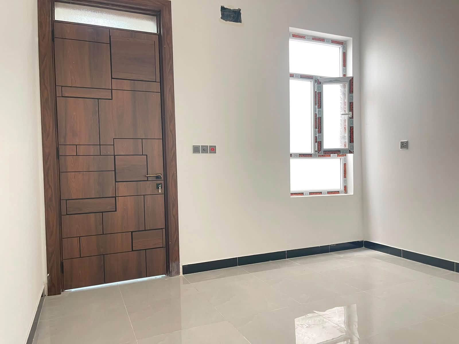 السلام عليكم
دار للبيع / الغزالية / مربع الصديق شارع مدير الامن / بناء ٢٠٢٦  المساحة ٨٤ متر الواجهه ٤ و ٢٠سم والنزال ٢٠  يحتوي ٣ غرف وصالة / استفسروا  كل التفاصيل :  
***********
*********** 
 
بالتوفيق ان شاء الله

نص مكتوب في الصور:
- اقتصاص
