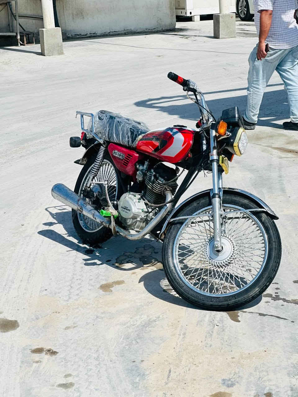 دراجه لل بيع عايزه بس ربط  وايرات او يشتغل كلشي كلوبات باتري جديد موديل 2019 سعر 360 بي مجال قليل دراجه نضيفه محرك مفتوح خابرتي وتدلل رقم ***********

