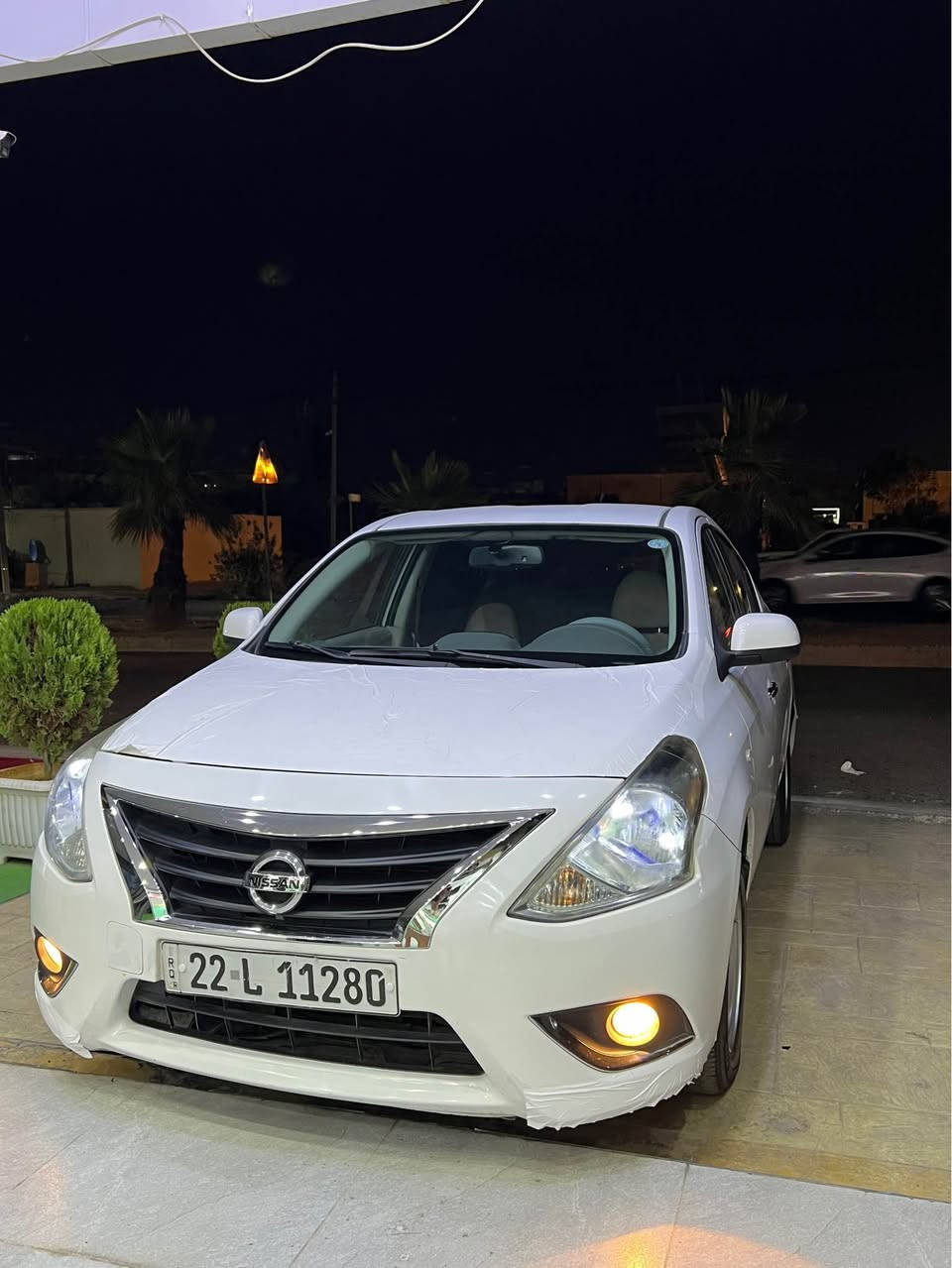 نیسان سەنی ٢٠١٩ 

سندوق و نیو چاملغ نیو دەرگا 
سبوغە بێ داخیلی
سەنەوی نوێیە تا ٢٠٣٠ بە ناوی خۆمە
تازە ڕونی گۆڕاوە ٤ تایەی نوێشی لەسەرە
سەیارەکە بێ مەسروفە 
نرخیشی ٩٥ وەرەقە و مەجالێکی برایانە
رەقەم *********** أربيل, العراق

