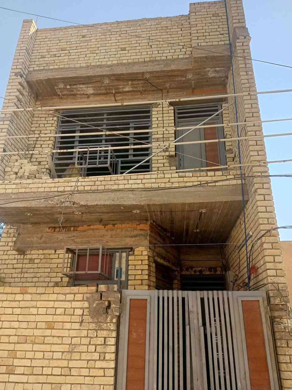 السلام وعليكم دار هيكل زراعي سند 25مساحته 100م واجهه خمسة ونزال عشرين بناء طابوك 2026 رفت ارتفاع عن الشارع 60سم @يتكون الدار من مدخلين صاله+ أربع غرف نوم+ ومطبخ + واربع حمامات المنطقه مخدومه من كهرباء وماء ومجاري عنوان الدار شهداء البياع قرب حسينية الحسن العسكري عليه السلام أو متوسطة البحتري أي استفسار رقم الهاتف
***********

***********

السعر بعد الإتصال 

ملاحظه 

بوب وشبابيك درجة اولى فصال هنكلان 

السطح كامل من لبخ وشتايكر 

تأسيس كربائيات كامله 

تأسيس كامرات كامل 

النواقص 

لبخ /وبياض/أرضيات

السلام وعليكم دار هيكل زراعي سند 25مساحته 100م واجهه خمسة ونزال عشرين بناء طابوك 2026 رفت ارتفاع عن الشارع 60سم @يتكون الدار من مدخلين صاله+ أربع غرف نوم+ ومطبخ + واربع حمامات المنطقه مخدومه من كهرباء وماء ومجاري عنوان الدار شهداء البياع قرب حسينية الحسن العسكري عليه السلام أو متوسطة البحتري أي استفسار رقم الهاتف
