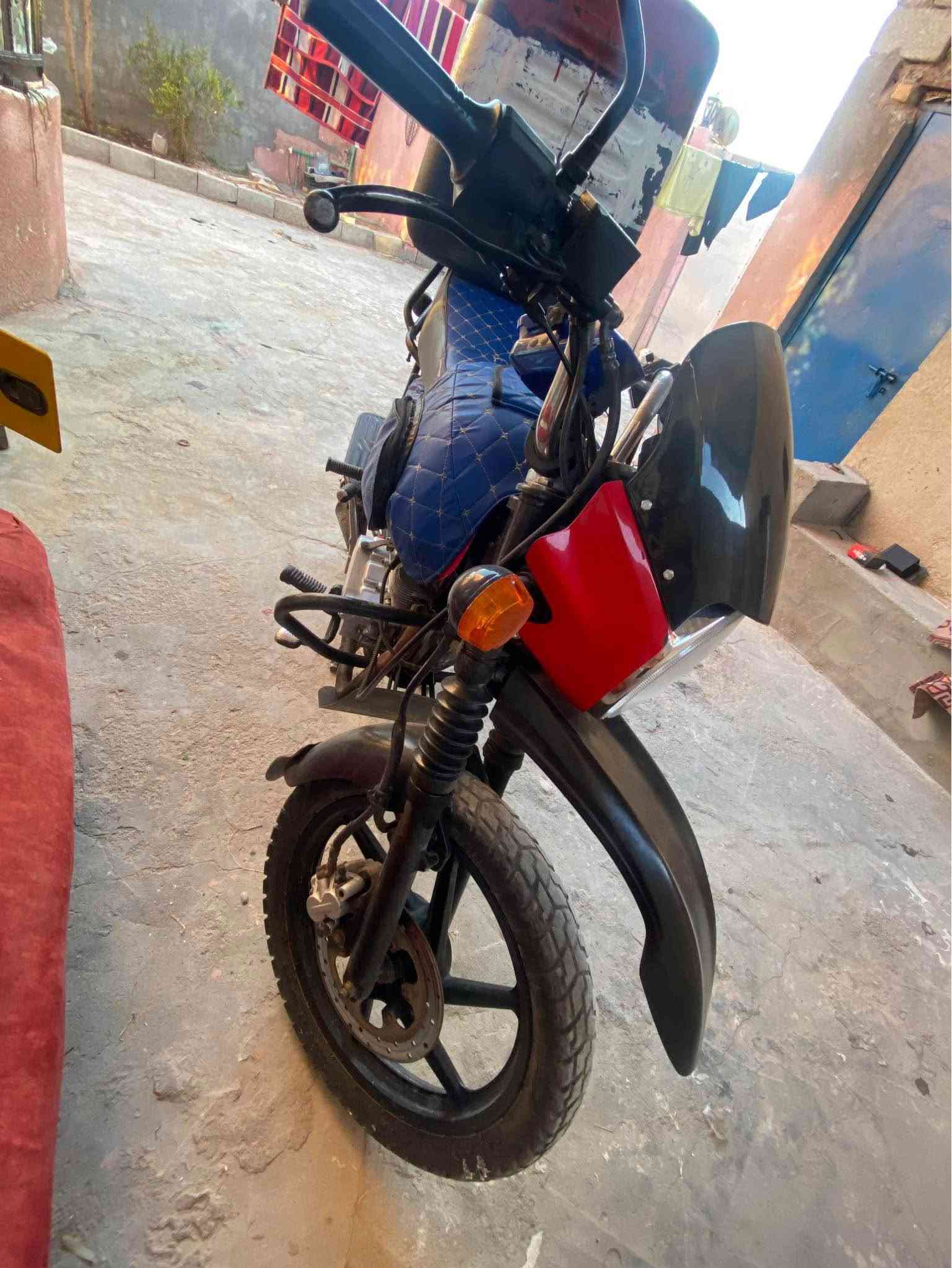 دراجه بوكسر مديل21 سنويه بئسمي محورها مكينه ستوته صايرلي سنتين لاف راسي ونايم ترايك منا البغداد دراجتي تعبان عليها الله شاهد بس محتاج واريد ابعيها وللعلم دراجه صايرلها سبوعين ما غاسلها يعني على طينها صورتها وللعلم دراجه من تمشي بيها حته صوت الكروز مسمعه على كد ما شغل مضبوط والله شاهد لو ما معتاج ما انشرها لأن دراجه انا اشتغل بيها دلفري اطلع منها وما اذب عليها رقم الهاتف***********
متواجد مازنجر البصرة, العراق
