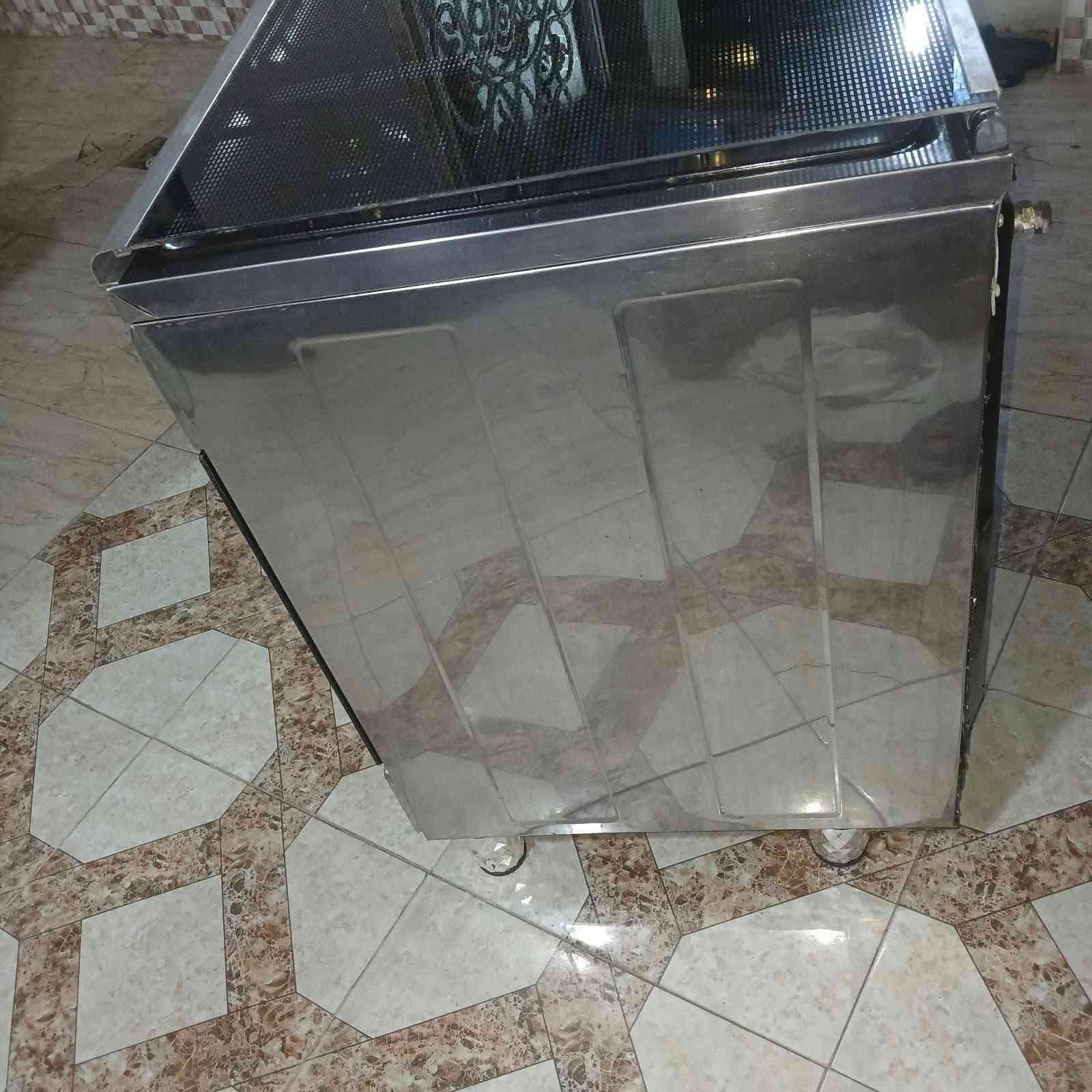 طباخ فريش مصري ٥ مشاعل فرن دكمتين شبيه جديد شرط أو شغال على فحص للبيع
