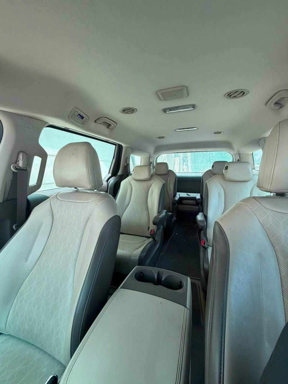 🔹 كيا كارنيفال (Kia Carnival) - للبيع 🔹
🔹 الموديل: 2023
🔹 عدد المقاعد: 9 راكب
🔹 المسافة المقطوعة: 66 ألف كم
🔹 نوع الوقود: بنزين وغاز بلادي من الشركة
🔹 الرقم: بغداد (جاهزة للتحويل)
🔹 الوضع العام: محرك وجير مكفولات، القشر  بيه طخات بسيطة بدون ضرر 
المواصفات 
🔹 داخلية جلد لونين (بيج x رصاصي) بحالة ممتازة
🔹 3 صفوف مقاعد (9 راكب مساحة واسعة)
🔹 شاشة كبيرة + كاميرا خلفية + حساسات
🔹 تكييف سنترال كامل واصل لكل الصفوف
🔹 أنظمة قيادة متعددة (Smart Mode)
🔹 نظام Auto Hold + بريك إلكتروني
🔹 تحكم شاشة وديكورات حديثة
🔹 السيارة جاهزة للاستخدام وما تحتاج أي مصاريف ميكانيكية
🔹 السعر: 275 ورقة ($27,500)
🔹 المكان: ديالى / بعقوبة
🔹 للتواصل والاستفسار: ***********
