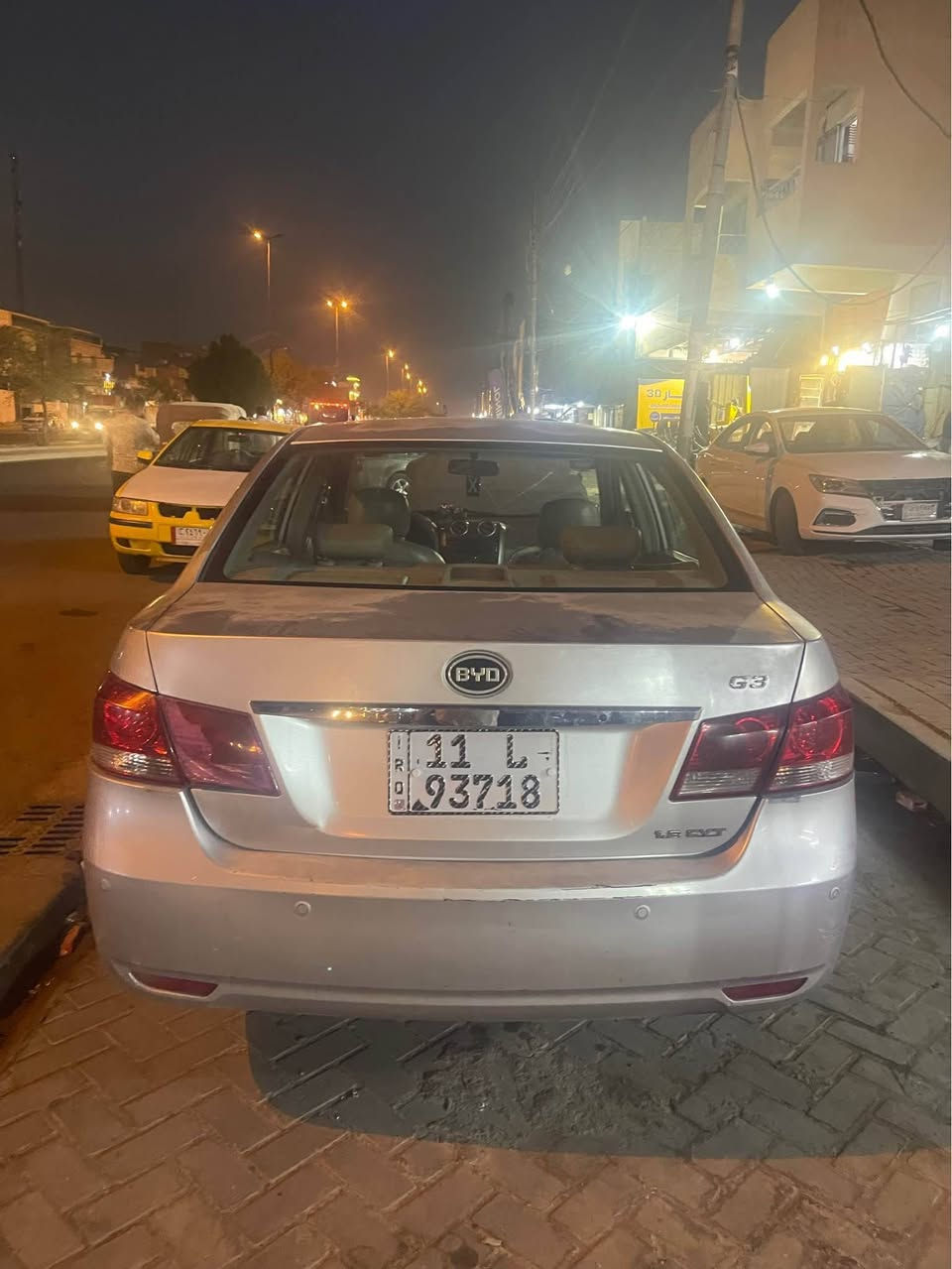 السلام عليكم للبيع بي واي دي موديل ٢٠١٣
للبيع فقط
 السيارة كهربائيات بلاد 
صدر ٧٠٪؜ نضيف 
مكينة كير خير من الله 
تبريد  ثلج حماوة نص ثابت 
وكف كلج او كمبريسر البارحة 
 ينزل من سعرة 
 ب ٥٠ او بيهة مجال 
بغداد شرط تحويل هزة جديدة سنوية مصار شهرين من حولت 
*********** بغداد, العراق
