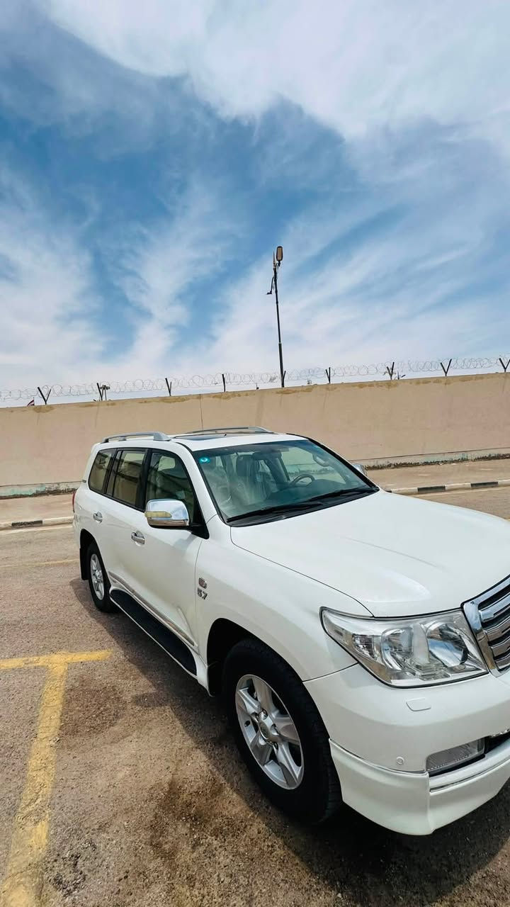 سلام عليكم لاندكروز VXR ستينه اصل 2011
موصفات لكزس 

تفزيونات خلفيه 

فول للاخير 

 تحويل مباشر 

مكاني ميسان العماره 

الرقم ***********
