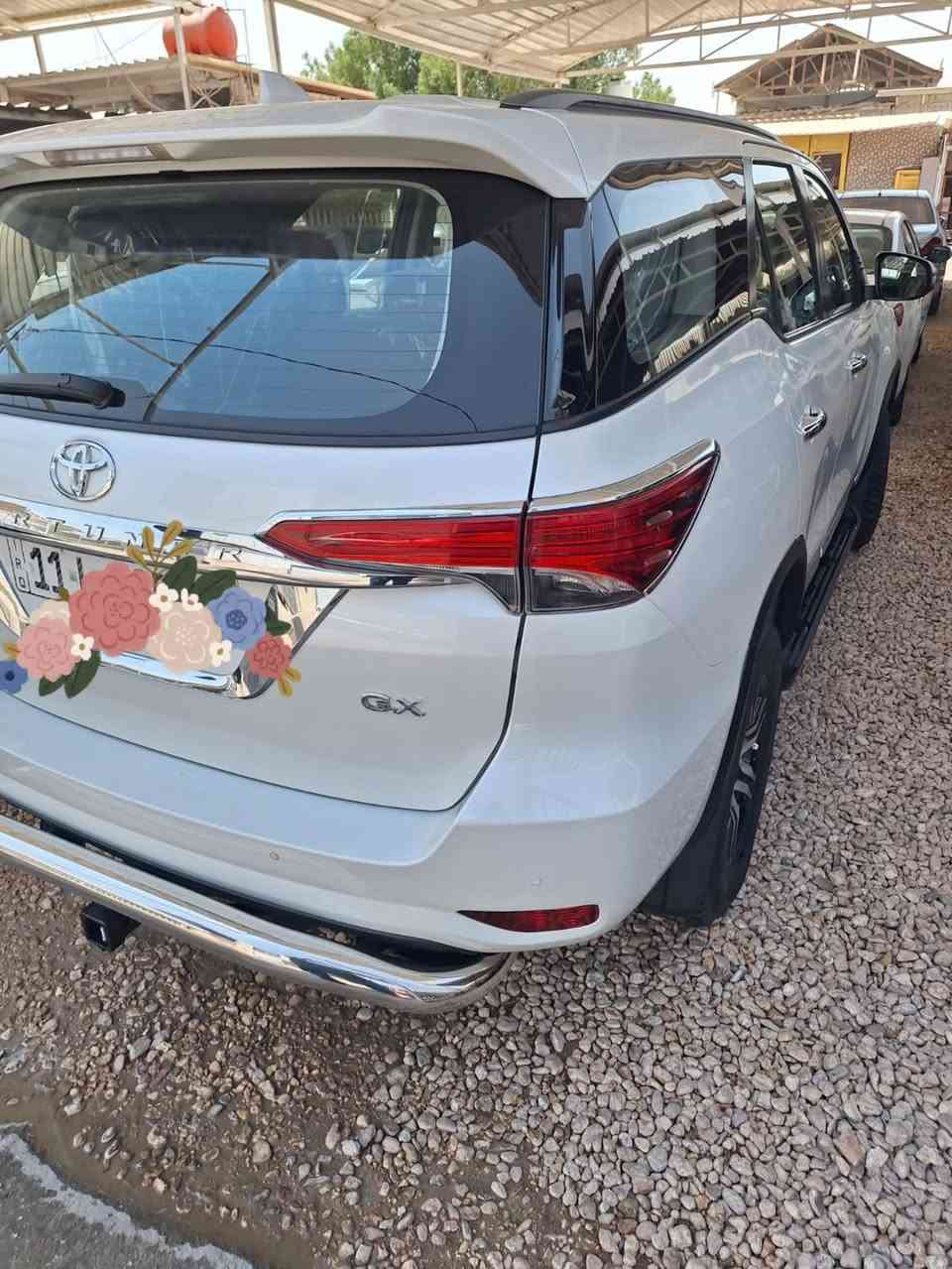 السلام عليكم للبيع تويوتا فورشنر 2023 كامل مواصفات
رقم بغداد بأسمي
اربعة سلندر
 فور ويل 4X4 
بصمة 
شفتات ستيرن
 دفلوك 
صاجات داخلية 
 شحن وايرلس
بصمة ابواب و صندوق خلفي
 تبريد بيانو 
ثلاجة بالدشبول
بروجكترات أمامية شركة 
حساسات امامية و خلفية
 كاميرا خلفية
 مري شفط 
أرضيات ربل اصليه 
7 راكب 
 مكفولة 

السعر 305 
للاستفسار اكثر
***********
***********
