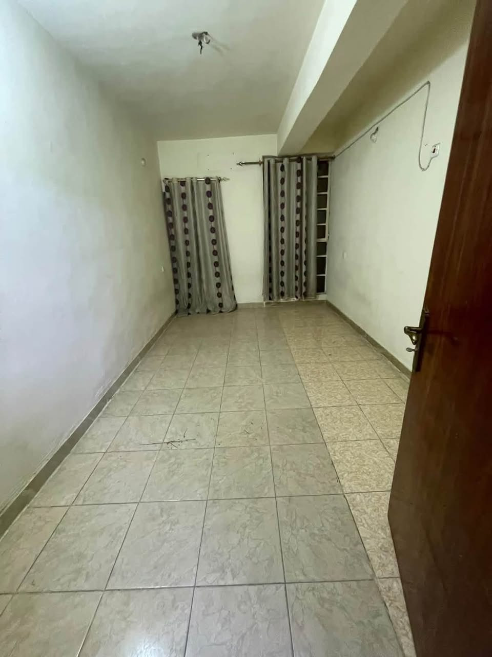 #للايجار في السيديه
طابق اول مساحته 200متر 

غرفتين نوم 

صاله ومطبخ 

وخدمات 

💵 بدل الايجار650 الف  

⚜️للاستفسار ***********

